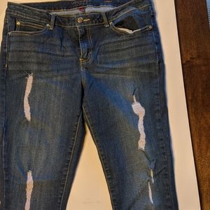 Jennifer Lopez distressed skinny jeans 14